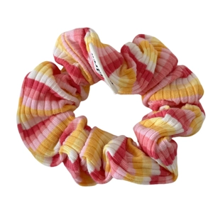 Chouchou en tricot à rayures colorées avec motif arc-en-ciel pour cheveux de femme