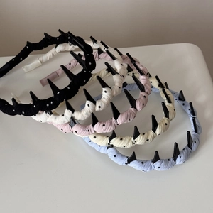 Serre-tête en tissu à pois avec peigne à dents intérieur disponible en cinq couleurs