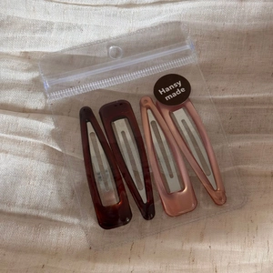 Set of four tortoiseshell and pearly pink water-drop BB hair clips in clear packaging
