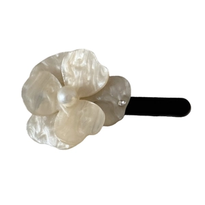 Elegant floral hair clip with pearl center and acetate mother-of-pearl petals