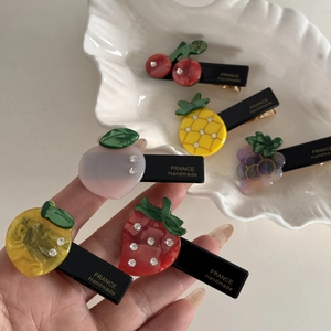 Lot de jolies barrettes à cheveux fruits en acétate avec strass, motifs fraise et pêche