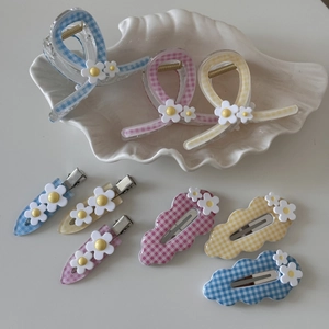 Ensemble de pinces à cheveux à carreaux avec breloques marguerites aux tons pastel