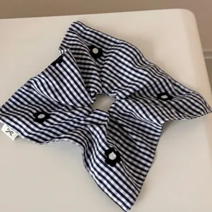 Korean Style Black White Gingham Large Scrunchie With Flower Patches Fabric Hair Tie For Women Girls Hair Accessories