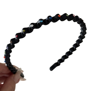 Wave-shaped black headband with colorful rhinestones for daily hairstyling