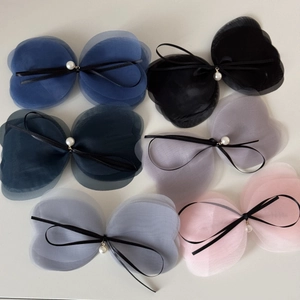 Barrettes à cheveux élégantes avec nœuds en tulle multicouches et pendentifs perles