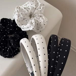 Schwarz-weißer gepunkteter breiter Haarreif und Haargummi Set im minimalistischen Stil