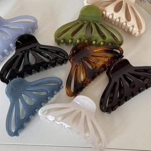 Elegant glossy fan-shaped hollow hair claws in multiple colors including amber and cream white