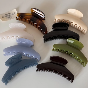 Matrix display of large curved hair claws in amber, cream and various elegant colors