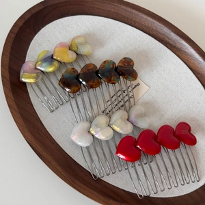 Elegant heart acetate hair combs in marble and tortoiseshell finishes for women