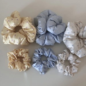 Detailed set of six satin scrunchies featuring heart patterns and polka dots in pastel colors