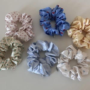 Set of 6 polka dot and heart pattern satin scrunchies with smooth metallic charms
