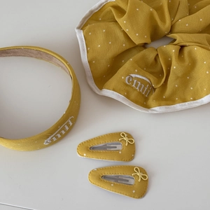 Ensemble d'accessoires cheveux jaune à pois avec chouchou, bandeau et clips brodés