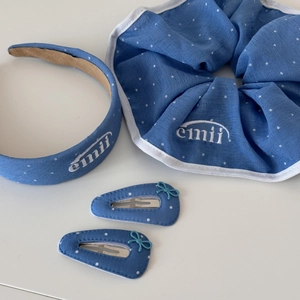 Ensemble d'accessoires cheveux bleus à pois avec chouchou, serre-tête et barrettes