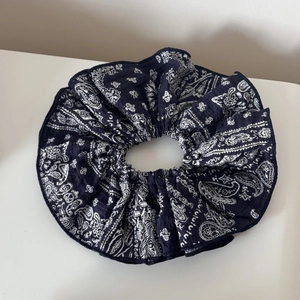 Detail of navy blue paisley print scrunchie with lace trim for vintage hair styling
