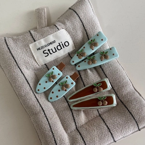Lot de 6 barrettes à cerises douces en vert menthe et marron sur tissu texturé