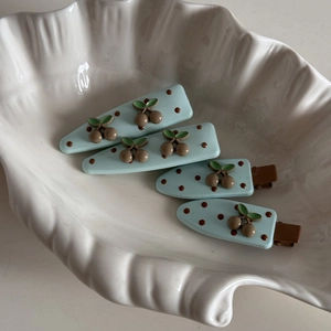 Lot de quatre pinces à cheveux vert menthe avec motifs cerises et pois pour femmes