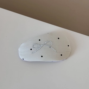 Detail of baby soft-sole walking shoes with polka dot pattern and bow embroidery