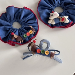 Set d'accessoires cheveux en denim bleu avec teckel, chouchous et pince à griffes