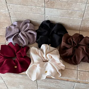 Eleganter Großer Satin Haargummi Mit Kleinem Goldenem Metalletikett Gefalteter Haargummi Hochwertiges Haarseil Für Damen Haarschmuck