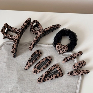 8-piece leopard print hair accessory set with large shark clips, scrunchies and hairpins