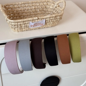 Lot de six serre-têtes larges à rayures aux tons terreux avec tissu doux texturé