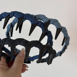 Détails des bandeaux en tissu denim avec dents de peigne antidérapantes en divers coloris bleus