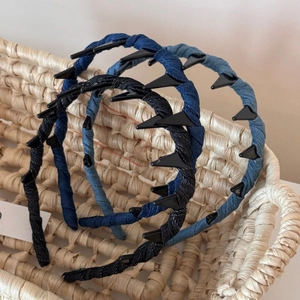 Trois serre-têtes en denim ondulé avec dents antidérapantes en bleu foncé, clair et noir