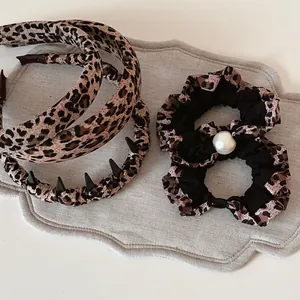 Accessoires de Cheveux Imprimé Léopard Serre-Tête en Tissu Et Choucou Léopard À La Mode Avec Künstliche Perle Pour Décoration de Cheveux Femme