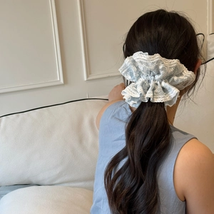 Elegante elastico per capelli in pizzo celeste per coda di cavallo con tessuto velato