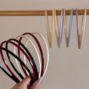 Candy colored non-slip headbands with teeth in various Morandi shades for women