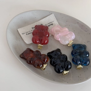 5-teiliges Set bunte Bären-Haarspangen mit goldenen Entenschnabel-Clips auf Keramik