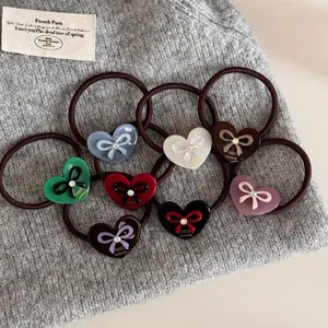 Lot de 8 élastiques à cheveux avec breloques en forme de cœur et strass brillants