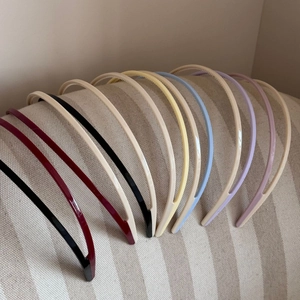 Detailed view of candy color resin headbands with anti-slip teeth in multiple colors