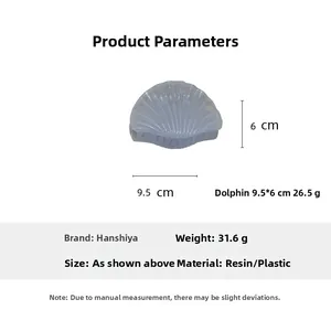 Detail view showing a 9.5cm blue shell hair claw clip with its specific dimensions and weight