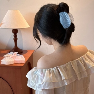 Elegant jelly shell hair claw clip for women in pastel blue and pink for beach holidays
