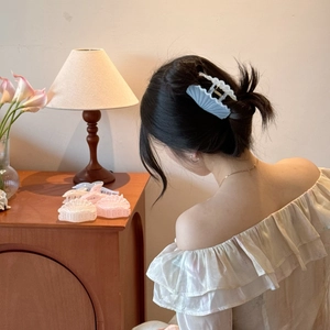 Elegant jelly-colored shell hair claw clips in blue, pink, and beige for beach vacations