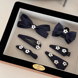 Lot de 6 accessoires de cheveux en denim bleu foncé avec petits détails de fleurs