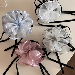 Elegante organza bloem haarklemmen met linten in blauw, wit, grijs en roze