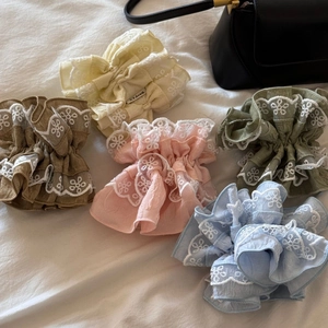 Five-piece set of large pleated scrunchies with white lace edges in pastel colors