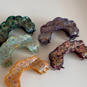 Retro marble texture hair claws with floral patterns and rhinestones in five colors
