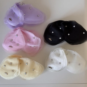 Set di fermagli per capelli in tulle con strass e ciondoli Love in metallo in cinque colori