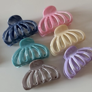 Pinces à cheveux en résine à motif marbré pour coiffures féminines élégantes