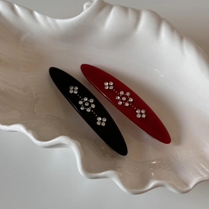 Retro sparkling flower oval hair clips set with rhinestones in black and red colors