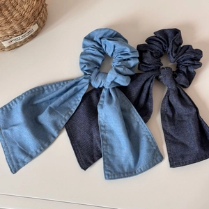 Chic elastici per capelli in denim con lunghi fiocchi in lavaggio blu chiaro e scuro