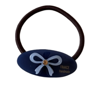 Élastique à cheveux français avec plaque acétate ovale, nœud bleu et strass brillant
