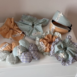 Sweet plaid scrunchie set with lace and pearl details in Morandi pastel colors