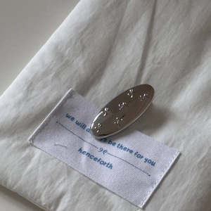 Detailed macro view of the silver metallic bow hair clip with fine engraved star patterns