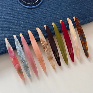 Elegant leaf-shaped hair clips in 11 colors featuring marble and acetate textures