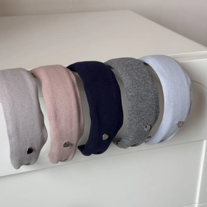 Lot de 5 serre-têtes en tricot avec pendentifs en forme de cœur argenté pour femmes