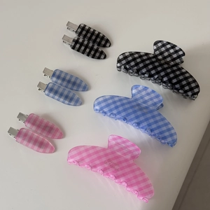 Classic checkered hair claw clip set with French barrettes in pastel resin finishes